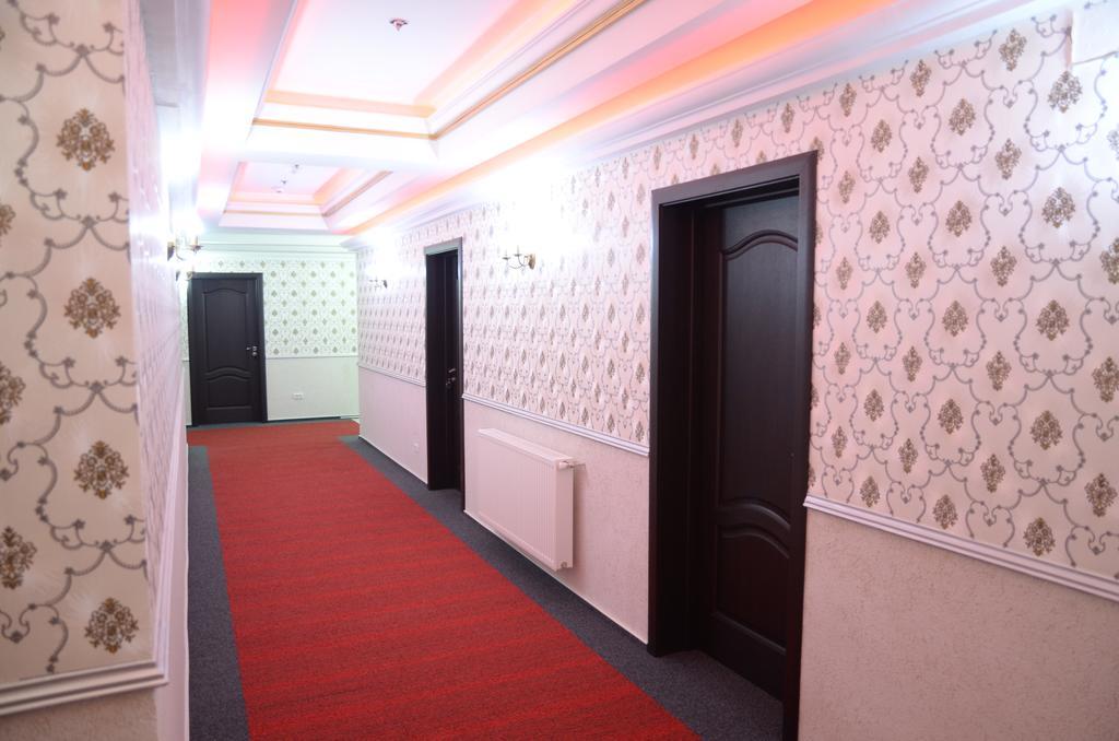 Motel - Restaurant Leon Бакэу Экстерьер фото