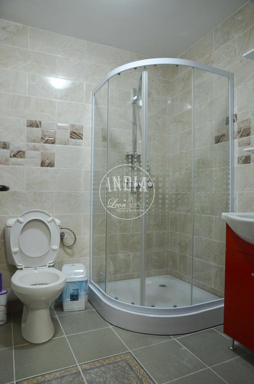 Motel - Restaurant Leon Бакэу Номер фото