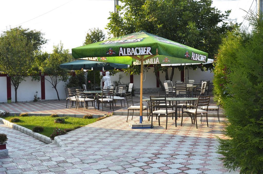 Motel - Restaurant Leon Бакэу Экстерьер фото